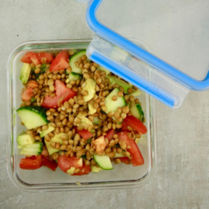 Erfrischender Linsensalat-Meal Prep-Meal Prep Vegan-Essen für Vielbeschäftigte